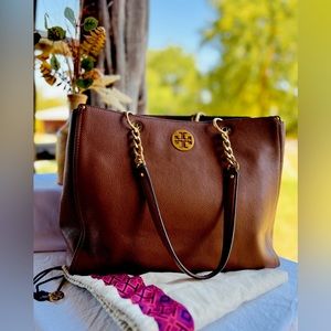 ✨AUTHENTIC✨ Tory Burch Everly Leather Tote